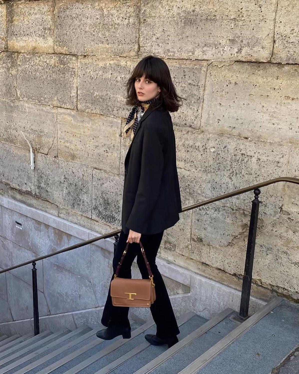 스카프로 분위기 챙겨🖤🤍 이미지1