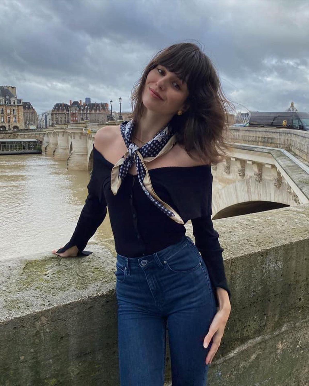 스카프로 분위기 챙겨🖤🤍 이미지5