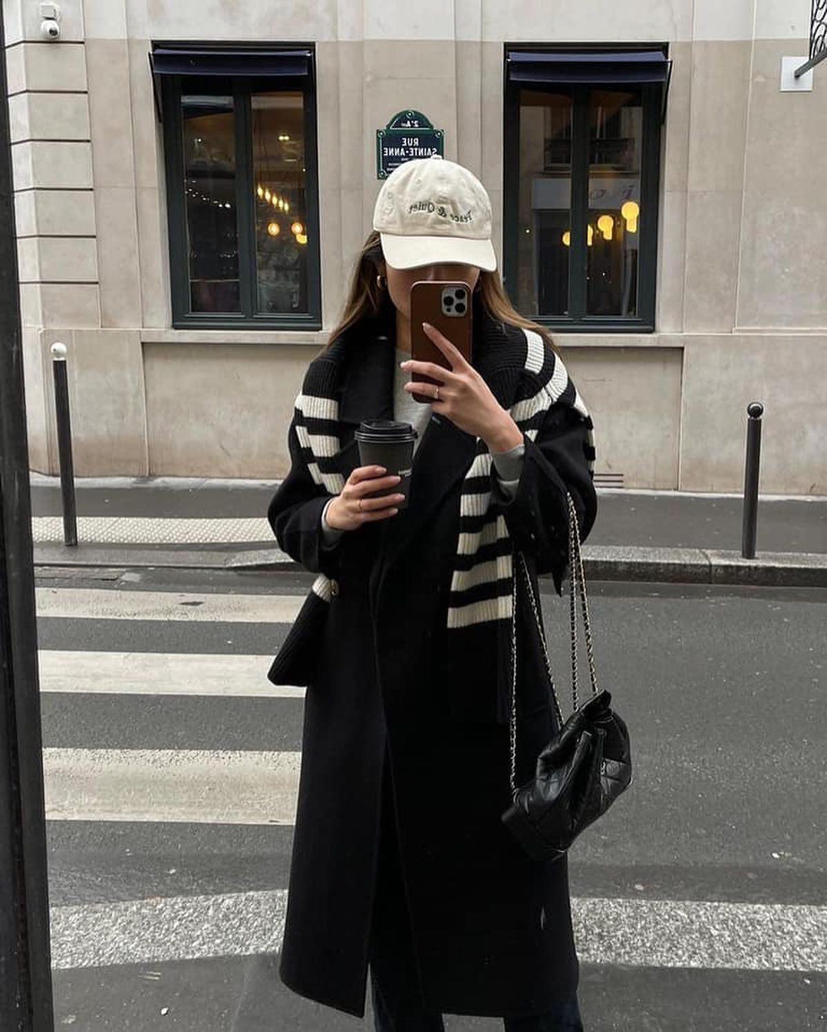 블랙 코트로 존버🖤🕵🏻‍♀️ 이미지1