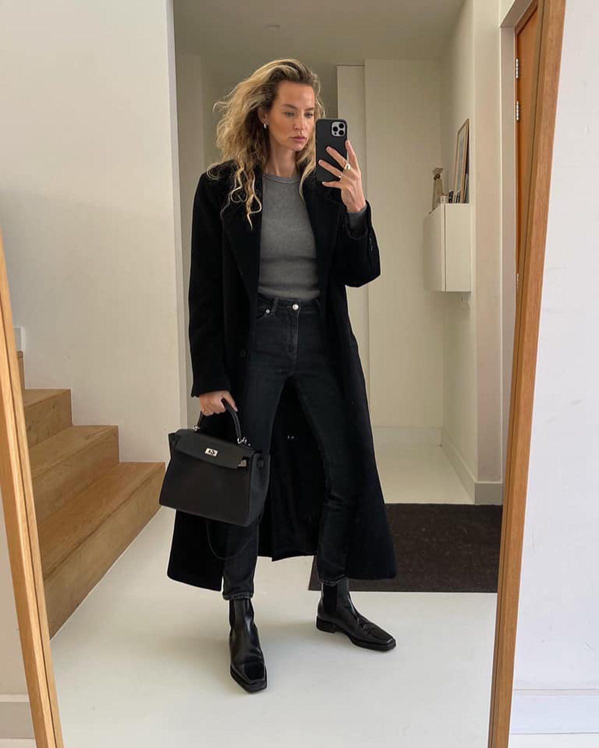 블랙 코트로 존버🖤🕵🏻‍♀️ 이미지2