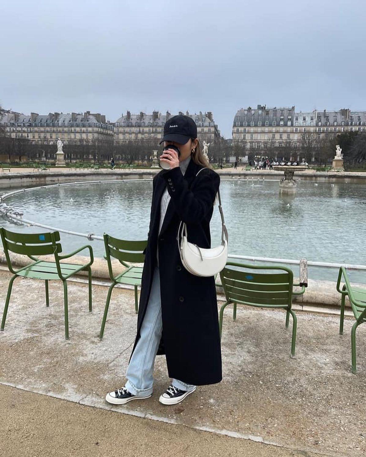 블랙 코트로 존버🖤🕵🏻‍♀️ 이미지5