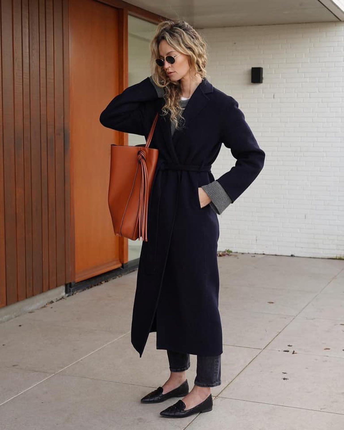 블랙 코트로 존버🖤🕵🏻‍♀️ 이미지6