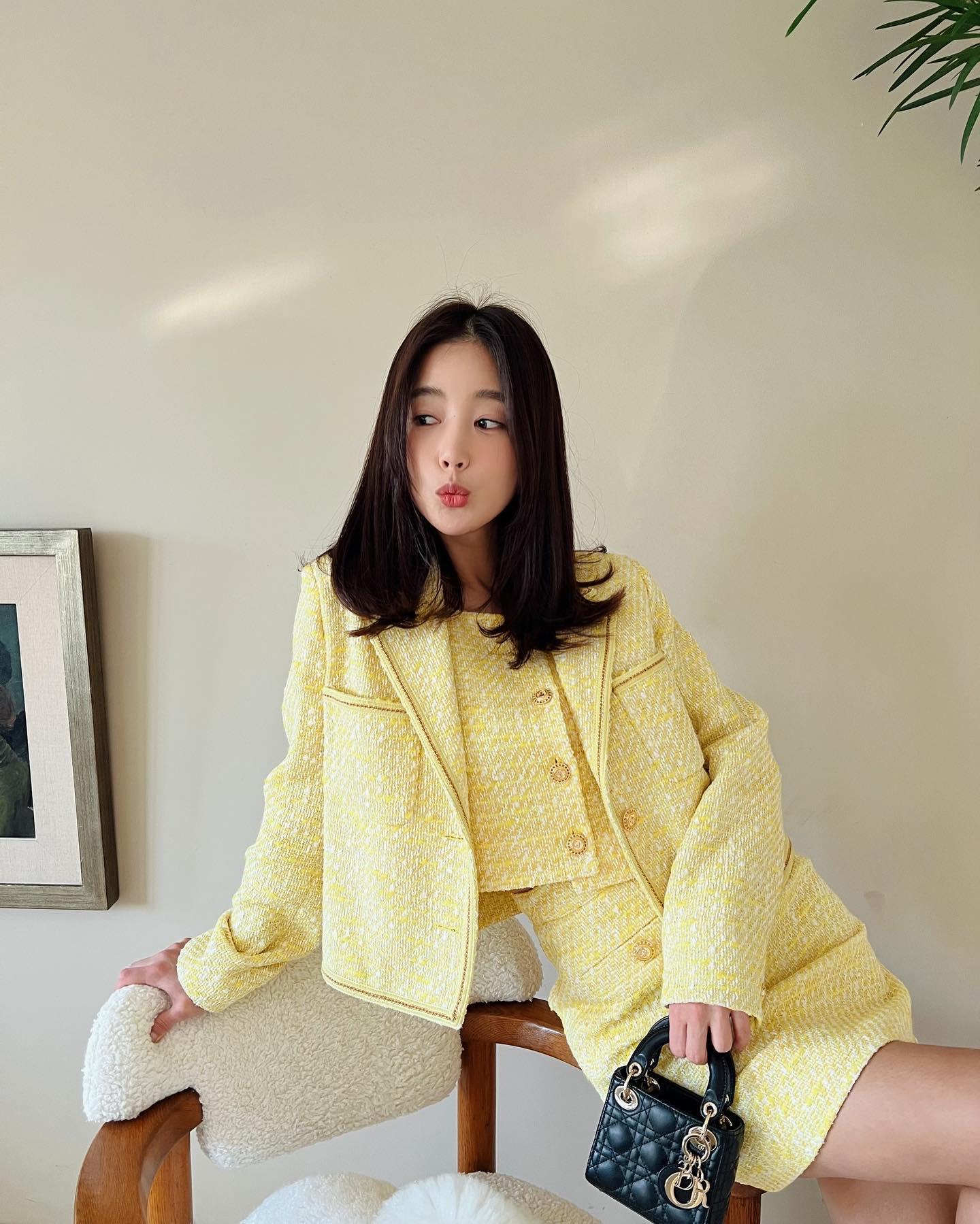 봄 트위드 이제 @필수야💛🖤 이미지