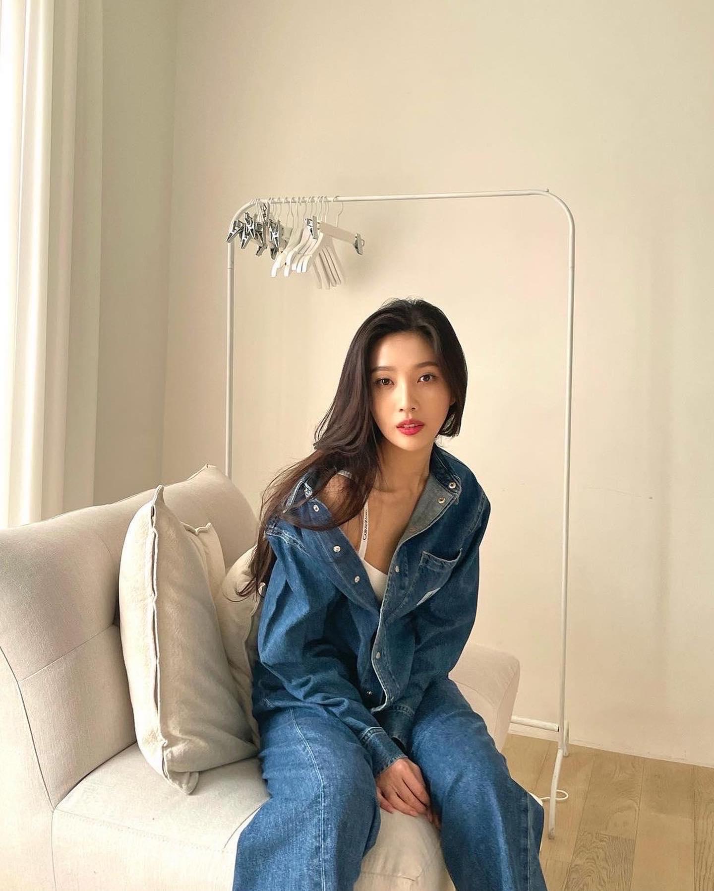 요즘 이 언니가 @데님여신💙🤍
캘빈클라인 x 조이👖❤️데이트할땐 CK데님룩 #광고 이미지3