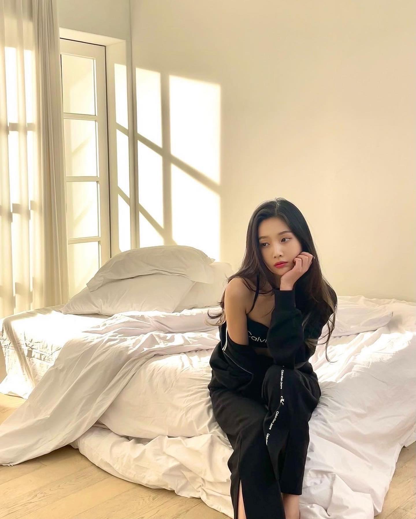 요즘 이 언니가 @데님여신💙🤍
캘빈클라인 x 조이👖❤️데이트할땐 CK데님룩 #광고 이미지5