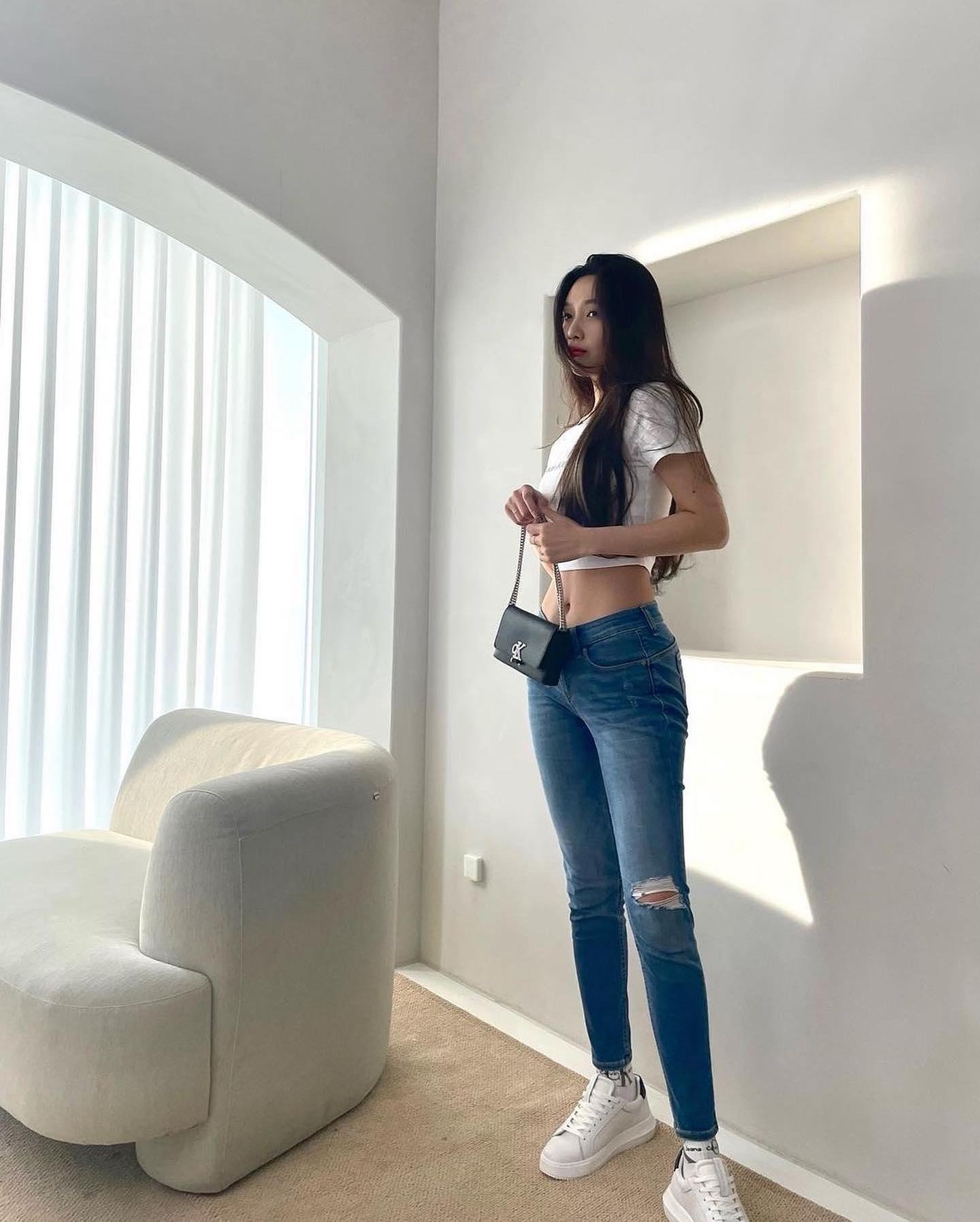 요즘 이 언니가 @데님여신💙🤍
캘빈클라인 x 조이👖❤️데이트할땐 CK데님룩 #광고 이미지6