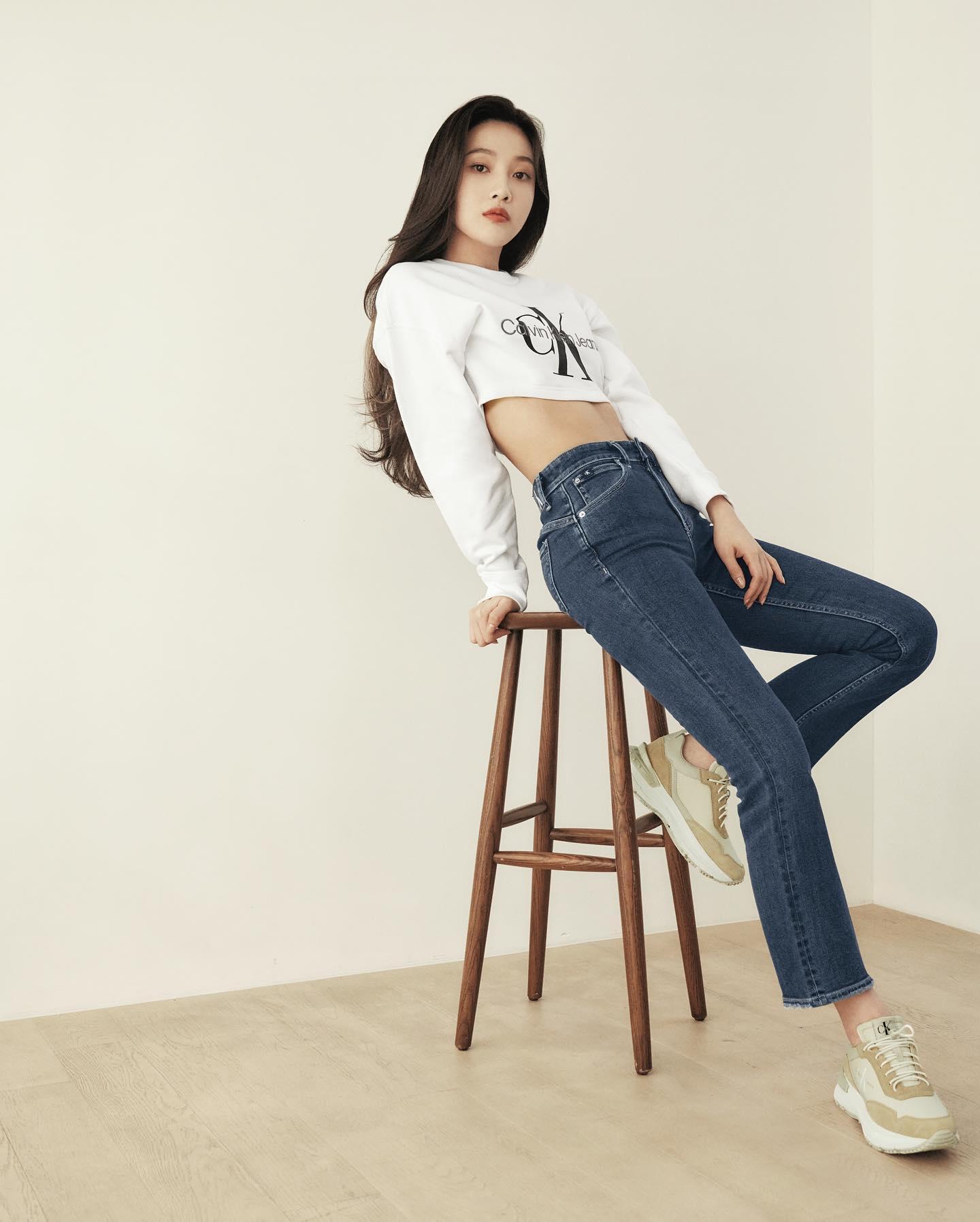 요즘 이 언니가 @데님여신💙🤍
캘빈클라인 x 조이👖❤️데이트할땐 CK데님룩 #광고 이미지8