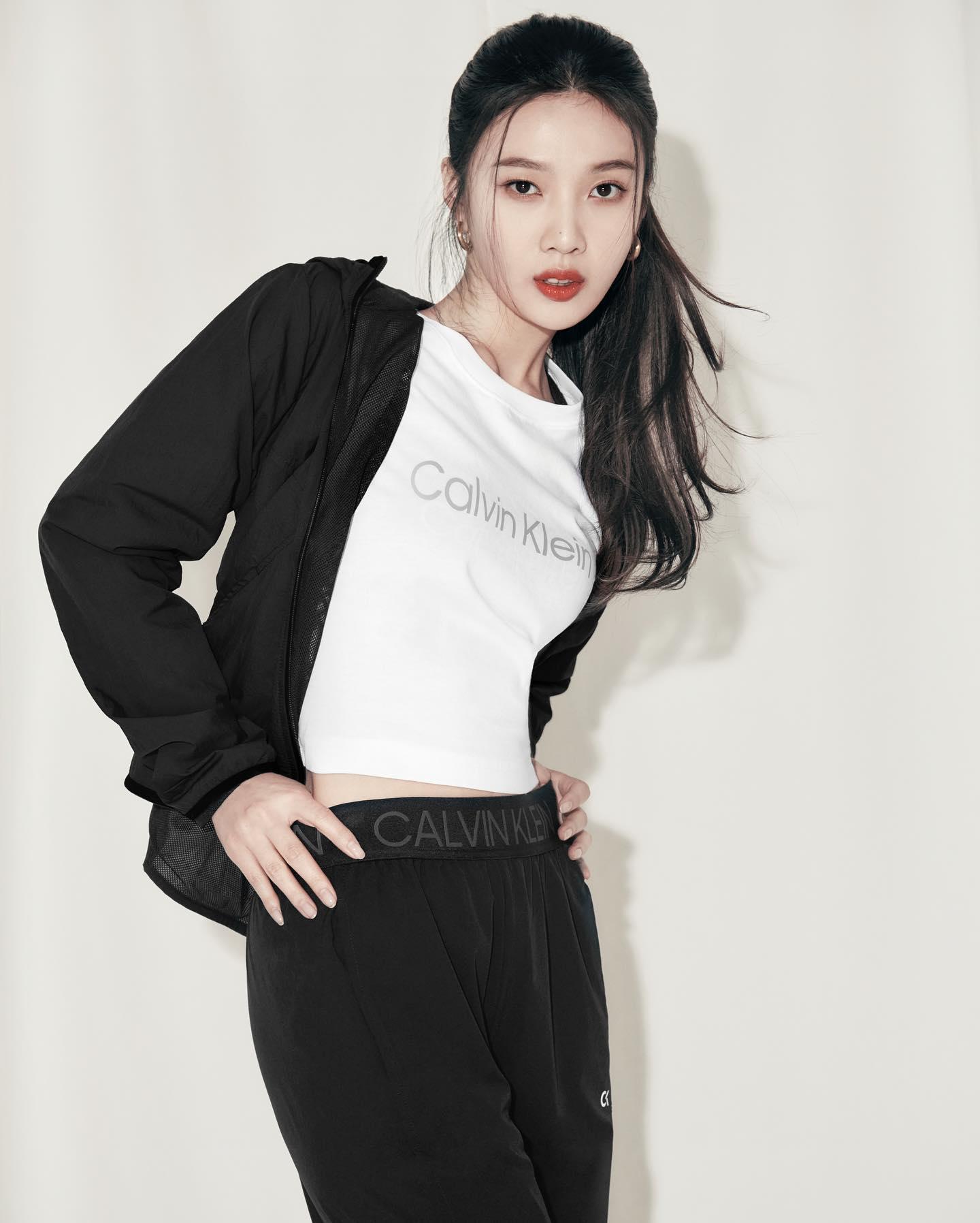 요즘 이 언니가 @데님여신💙🤍
캘빈클라인 x 조이👖❤️데이트할땐 CK데님룩 #광고 이미지10