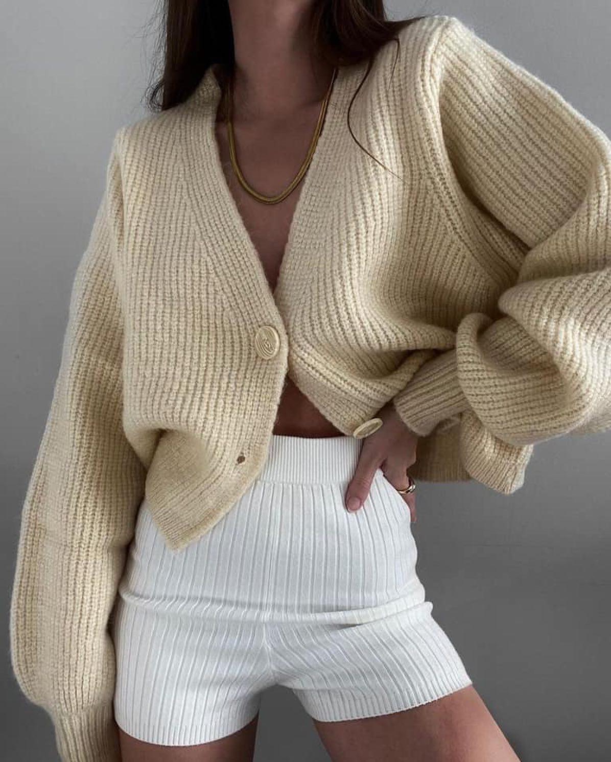 브이넥이 끌려✌️🤍 이미지2