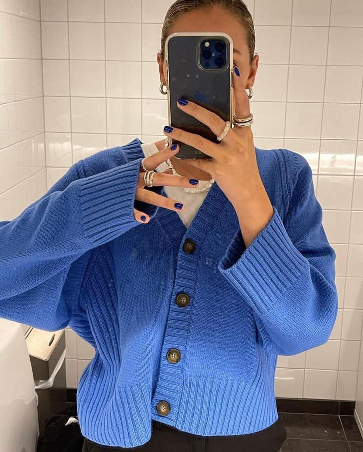 브이넥이 끌려✌️🤍 이미지3