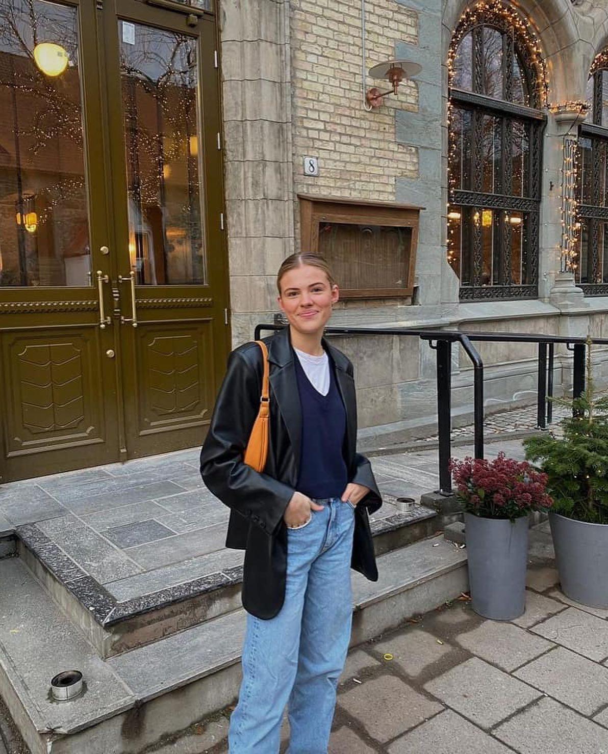 브이넥이 끌려✌️🤍 이미지4