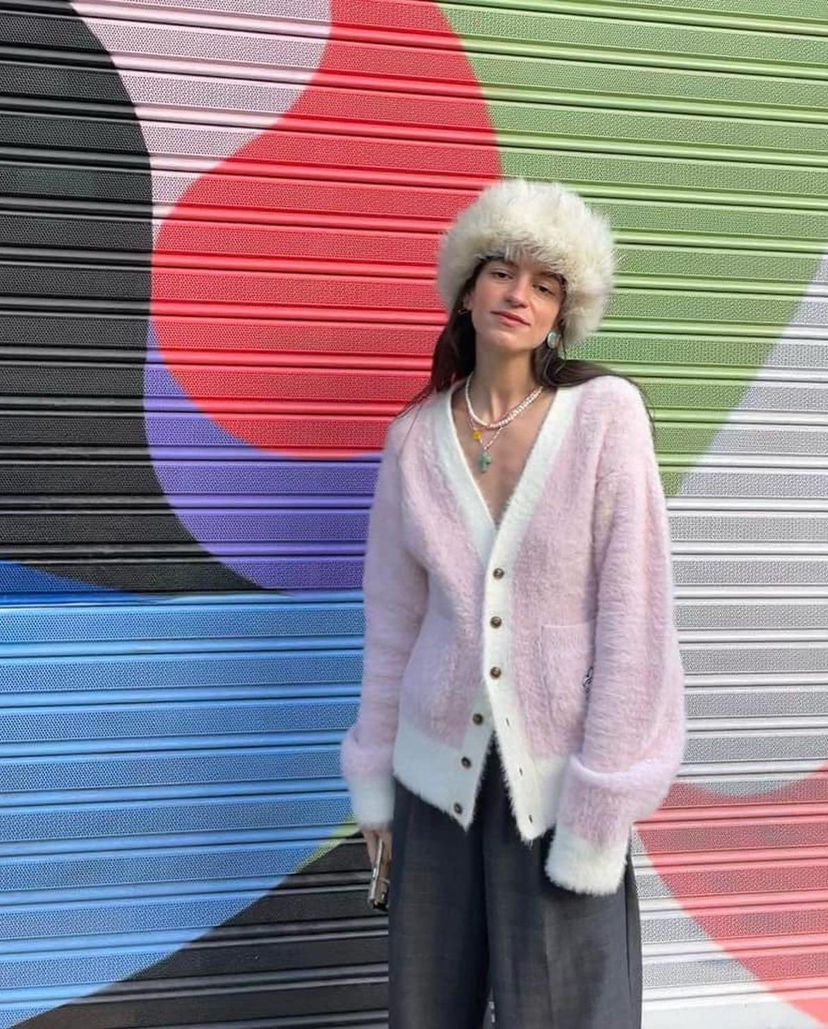 브이넥이 끌려✌️🤍 이미지6