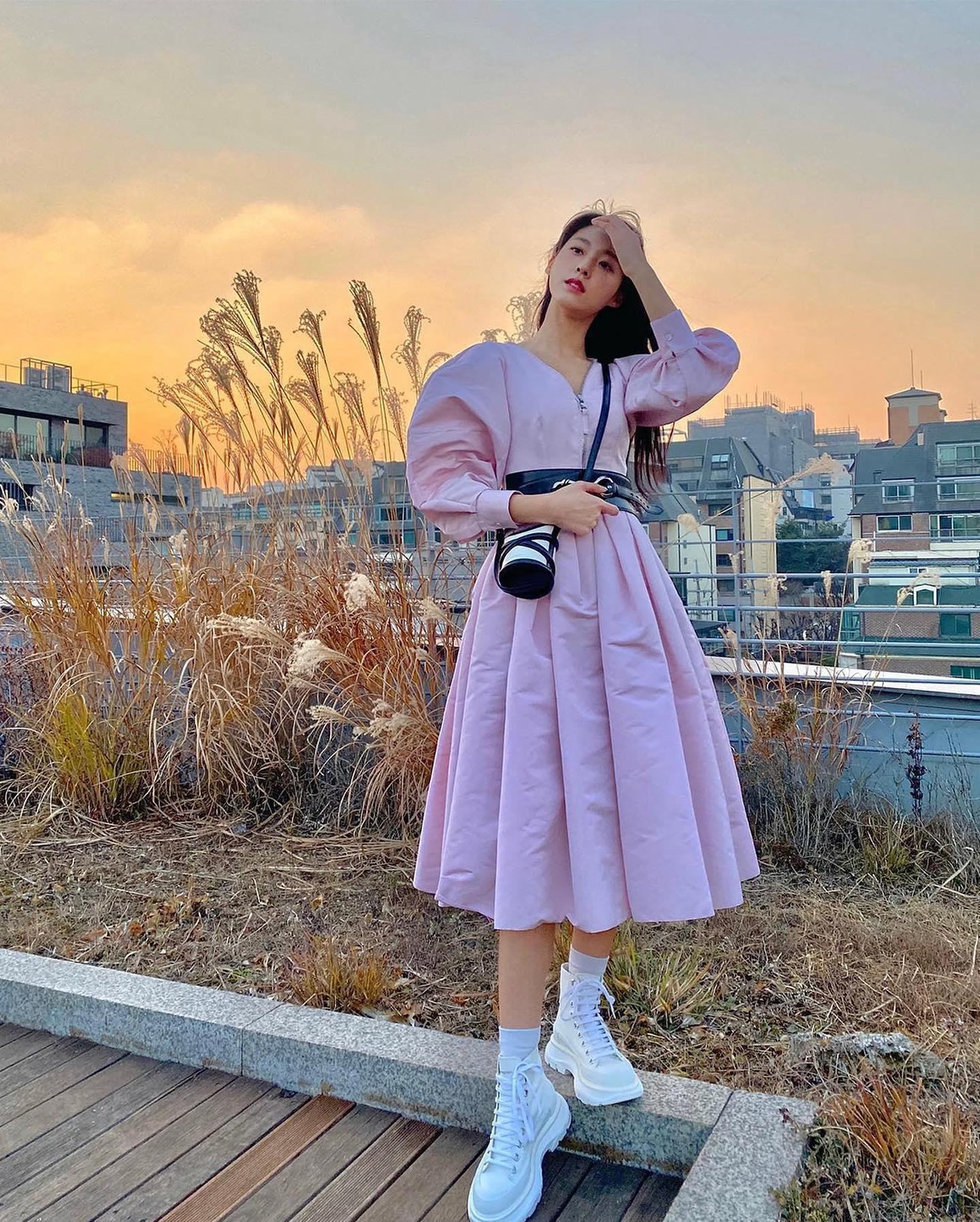 봄 화이트슈즈🤍💛설현언니 참고 이미지3