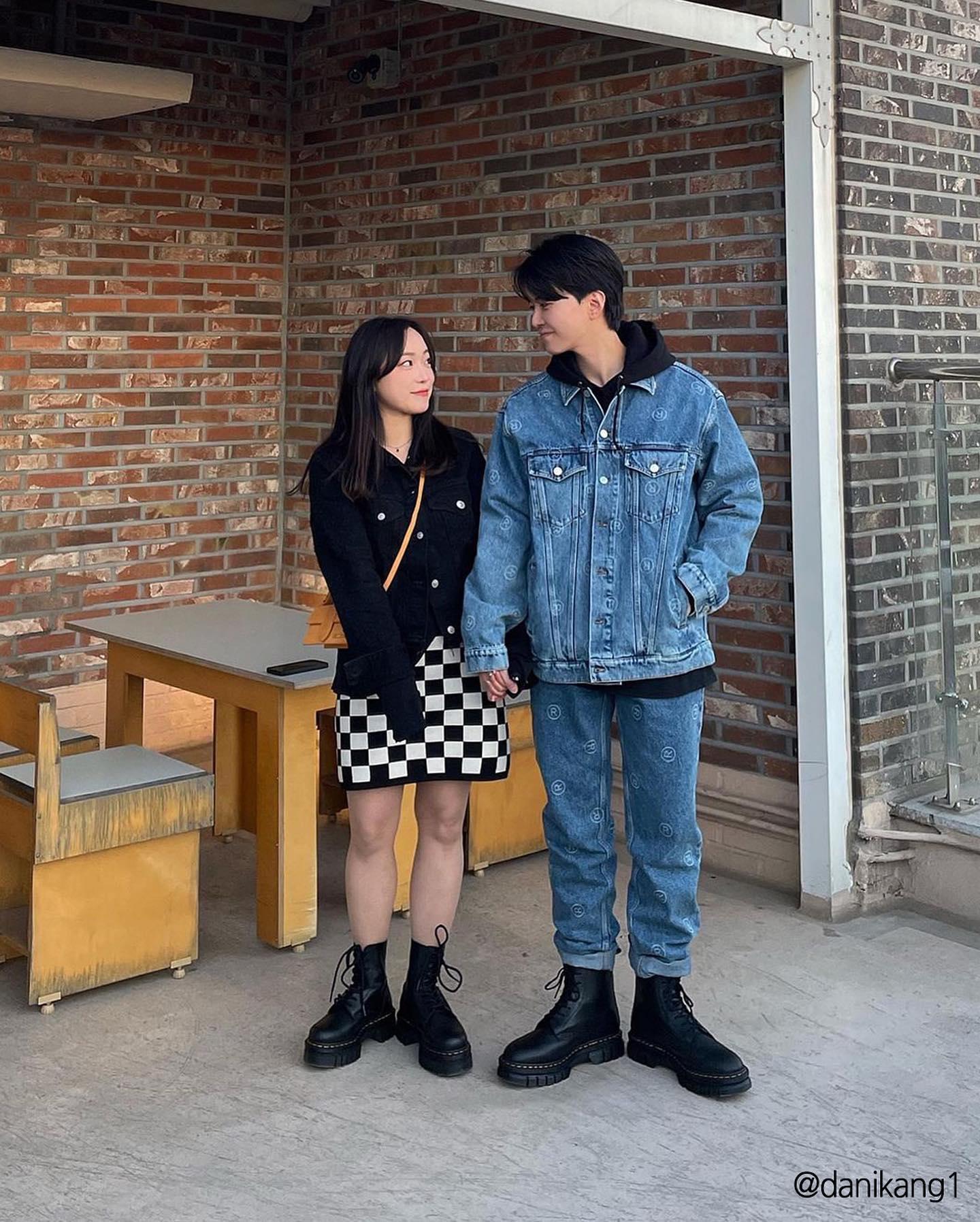 봄 커플신발🖤❤️닥마 @맞출래?!⁣
초콜릿 말고 닥터마틴 해주세욤🥾🔥#광고 이미지10