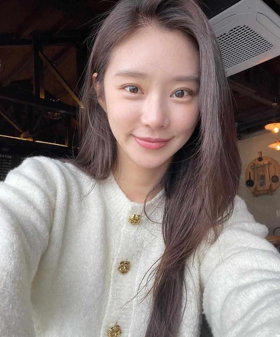 따라 입고픈 이주빈 데일리👼🤍 이미지8