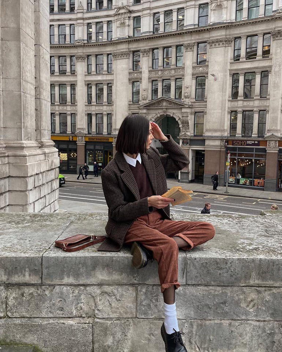 로퍼에 흰양말 조합🤍🖤 이미지3