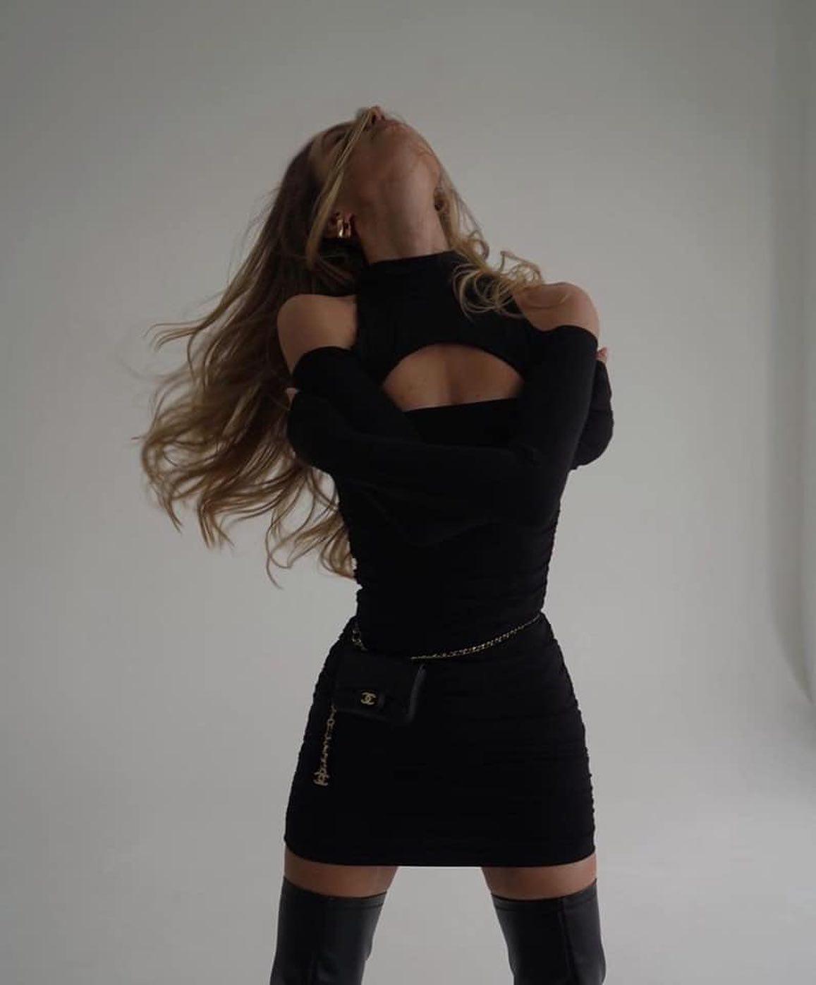 시선강탈 컷아웃 디테일🔥🖤 이미지1