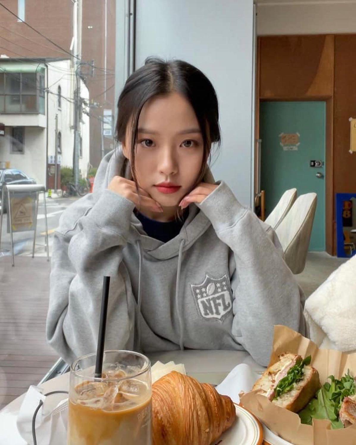 고민시 깔끔&러블리 데일리🤍 이미지