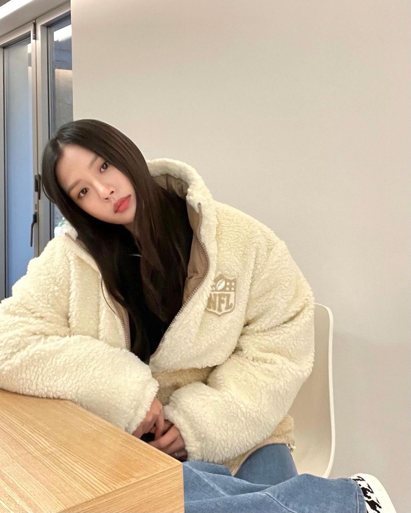고민시 깔끔&러블리 데일리🤍 이미지2