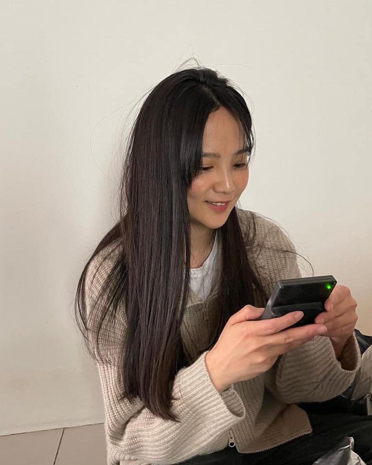 윤승아 수수 데일리룩🤎🤍 이미지1