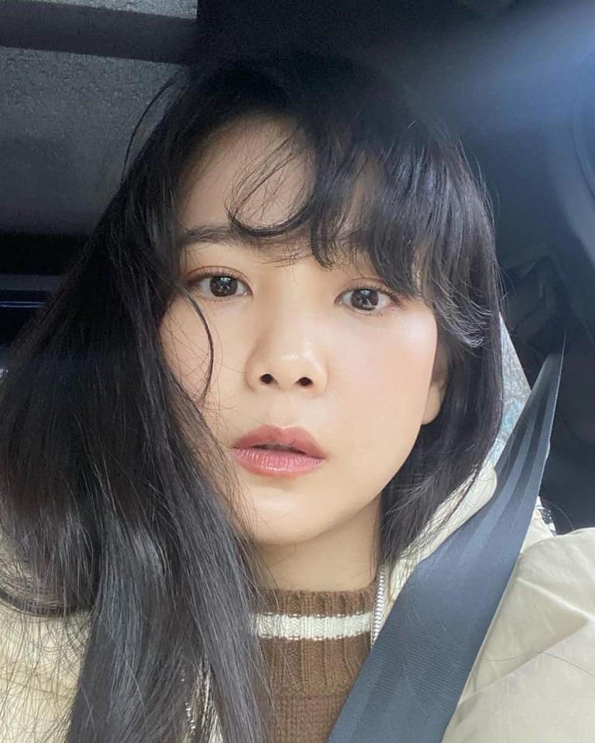 윤승아 수수 데일리룩🤎🤍 이미지5