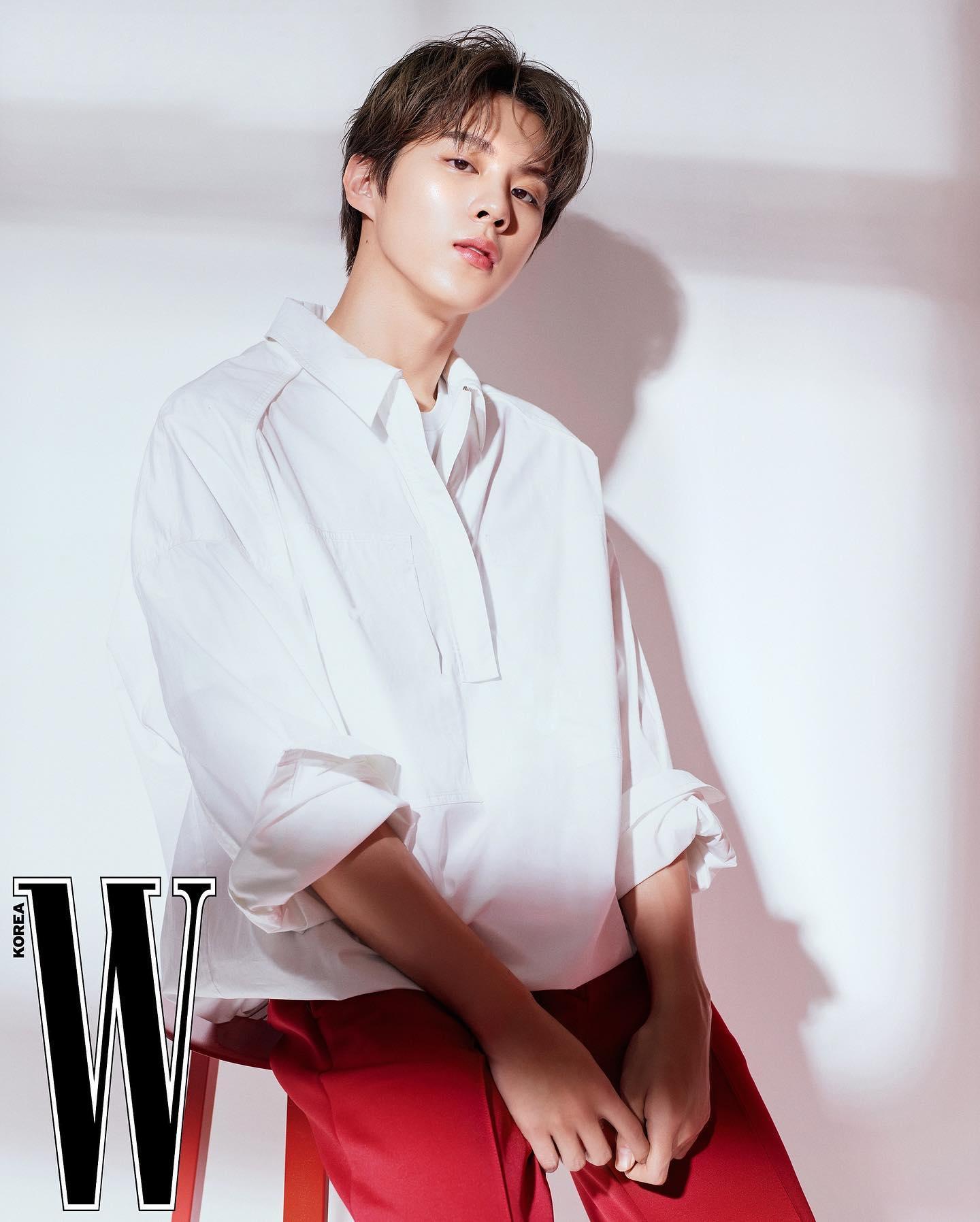 화보장인 잘생쁨 대표 김우석🖤
시세이도 앰버서더까지🤍 피부에서 빛이나✨ #광고 이미지2