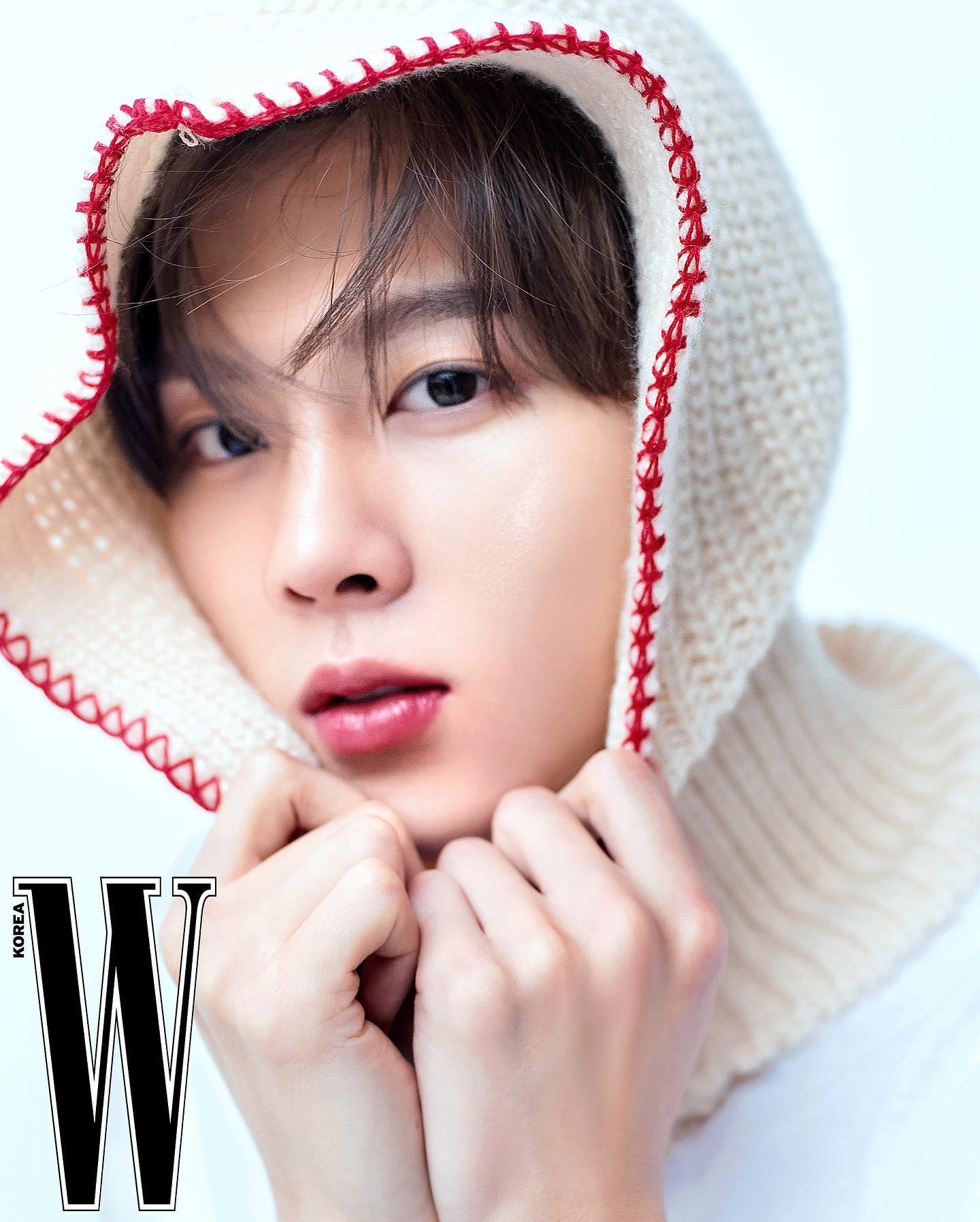 화보장인 잘생쁨 대표 김우석🖤
시세이도 앰버서더까지🤍 피부에서 빛이나✨ #광고 이미지3
