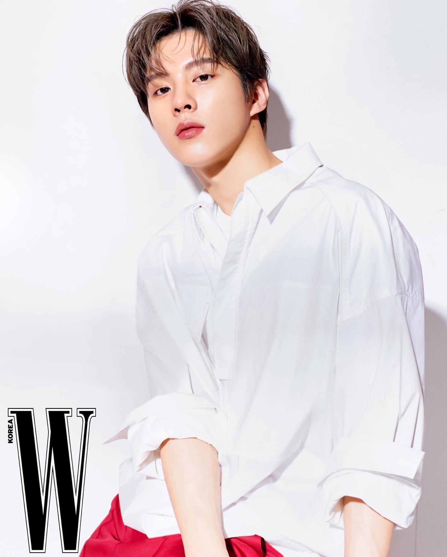 화보장인 잘생쁨 대표 김우석🖤
시세이도 앰버서더까지🤍 피부에서 빛이나✨ #광고 이미지5