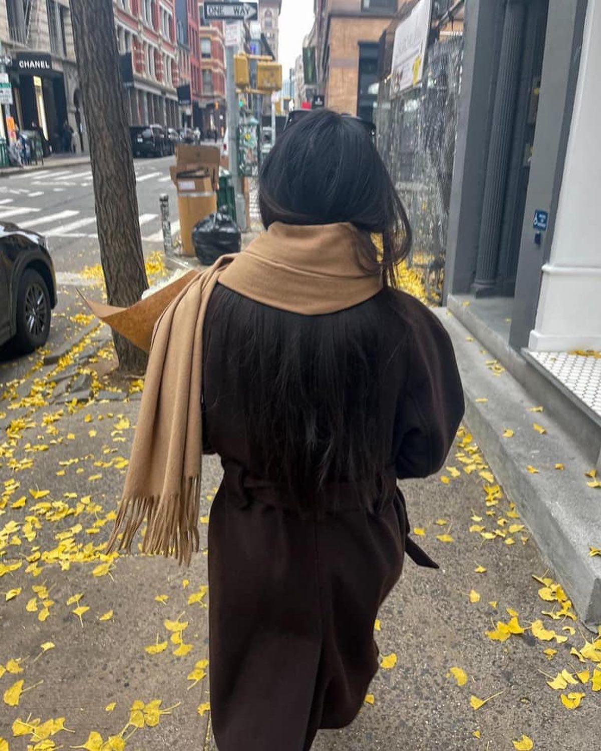 목도리에 파묻히기🧣🖤 이미지1