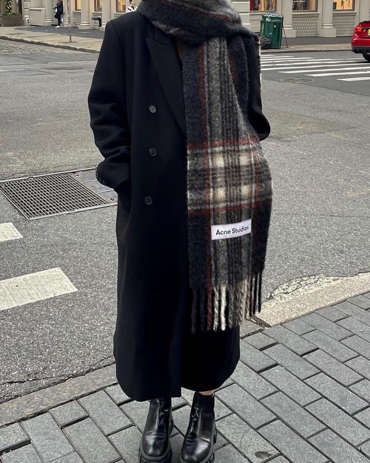 목도리에 파묻히기🧣🖤 이미지2