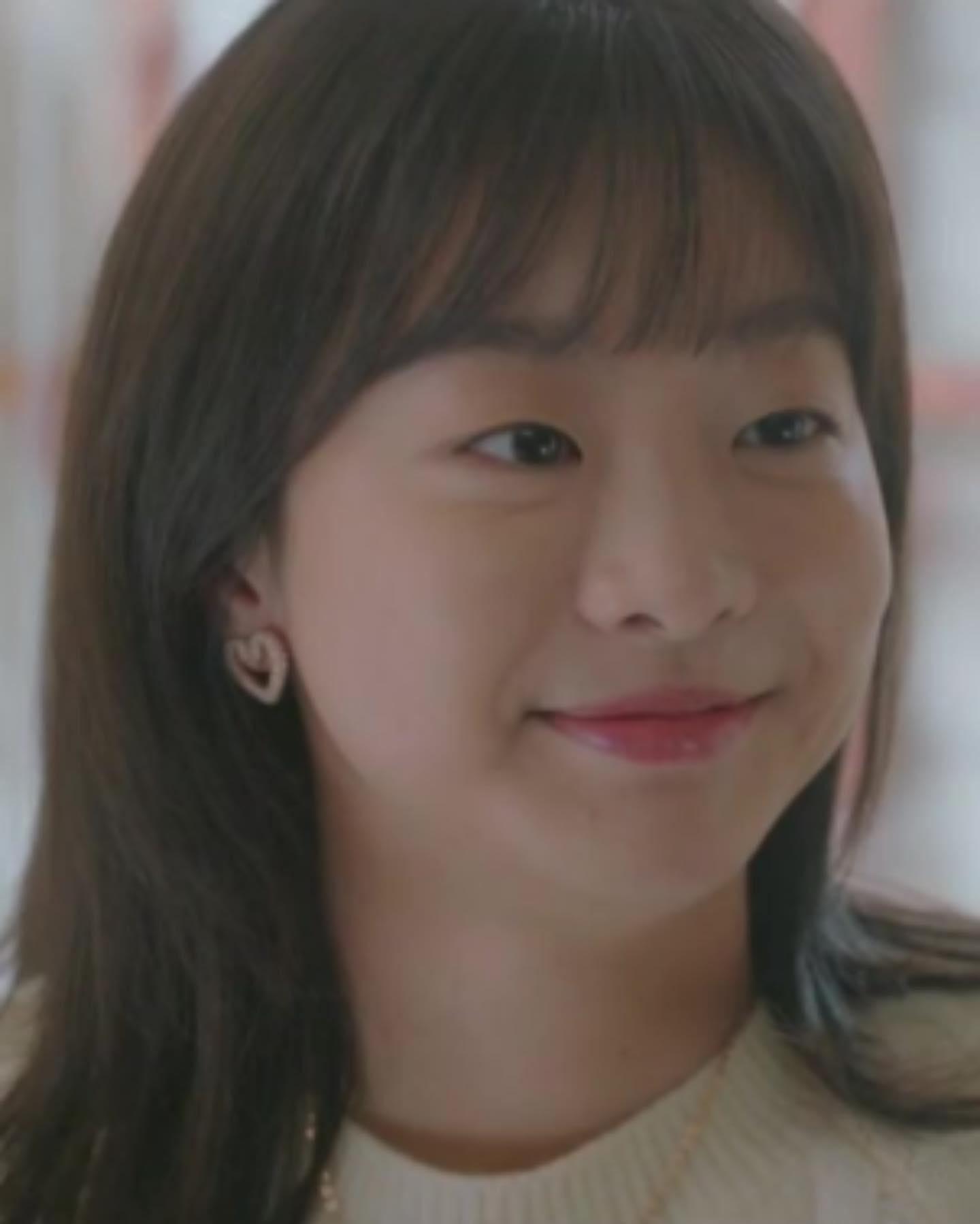 김다미 x 스와로브스키 🐿 x 💎 
나올 때마다 화제 👩🏻❤️이쁘고 귀여운 @다미 #광고 이미지