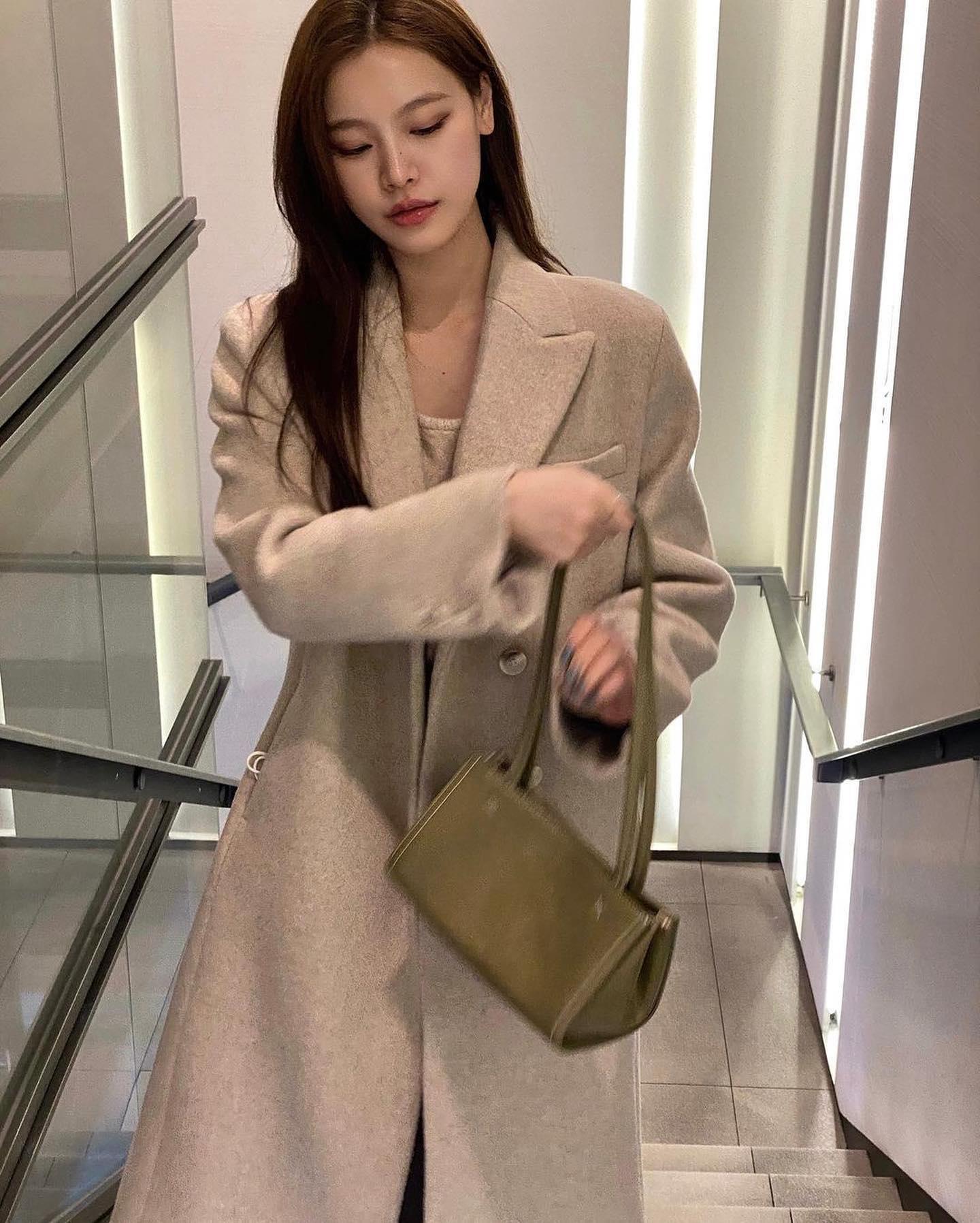 데일리 숄더백룩👜💚이런 @느낌 이미지5
