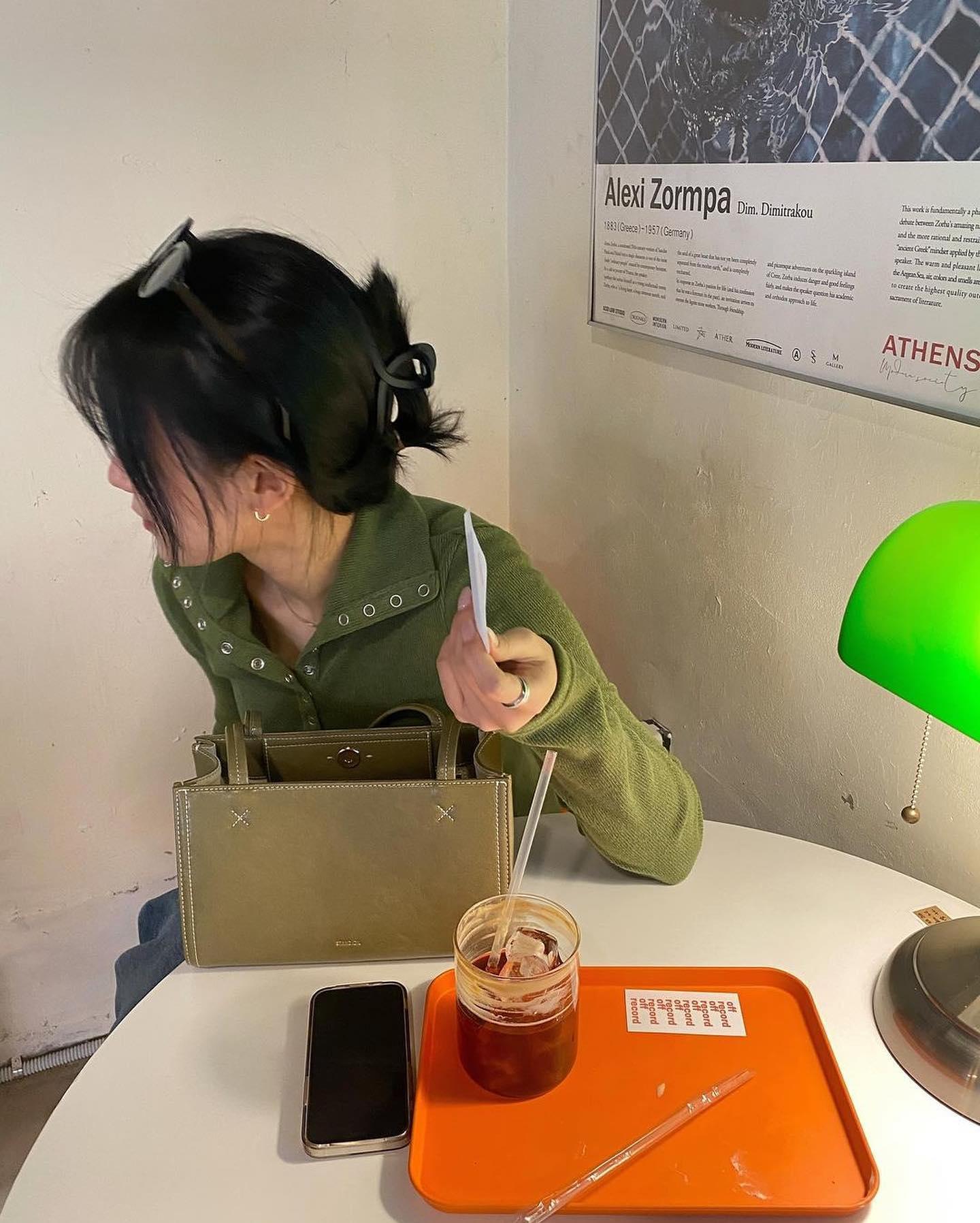 데일리 숄더백룩👜💚이런 @느낌 이미지8