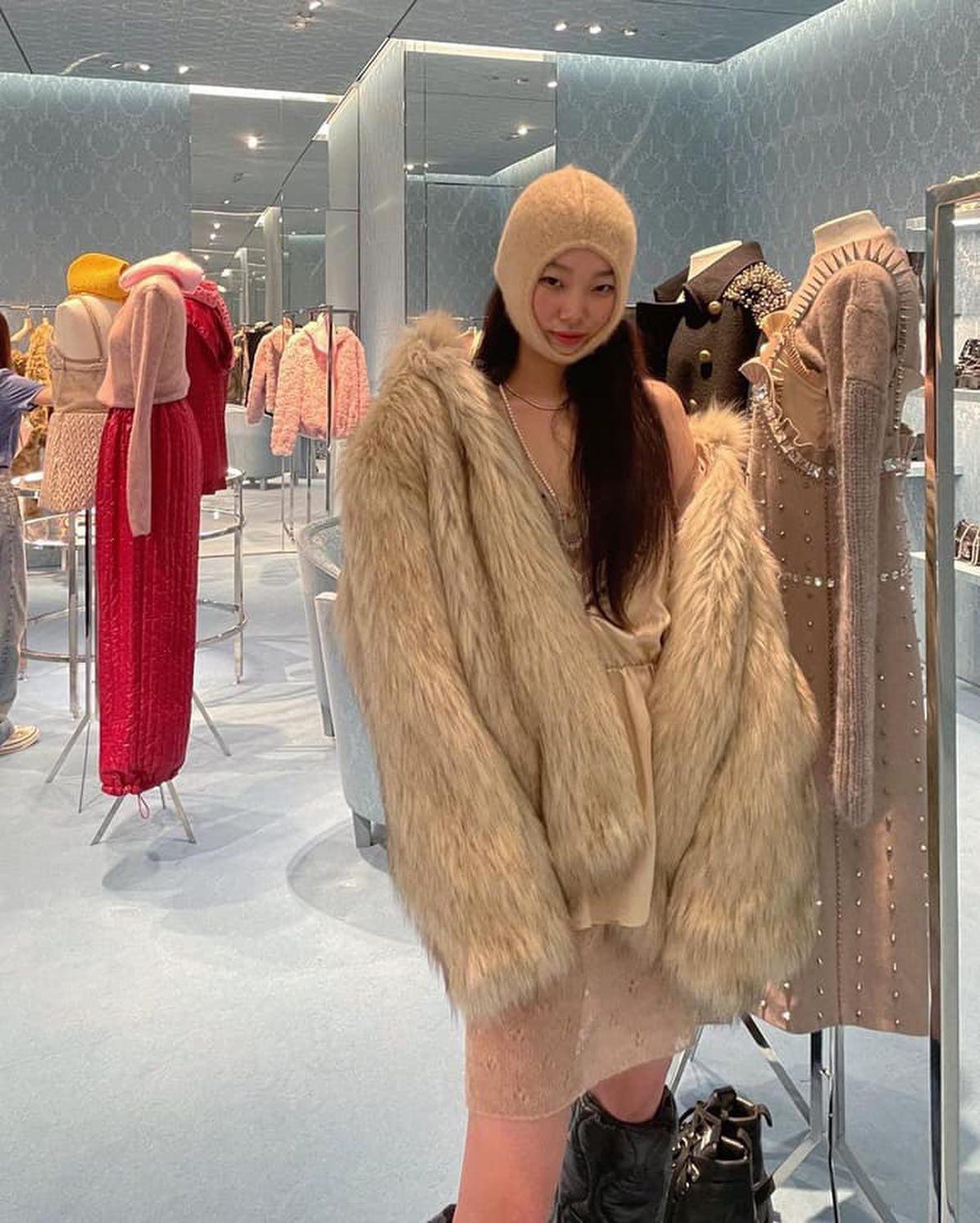 모델의 바지핏@배윤영👖🖤 이미지3