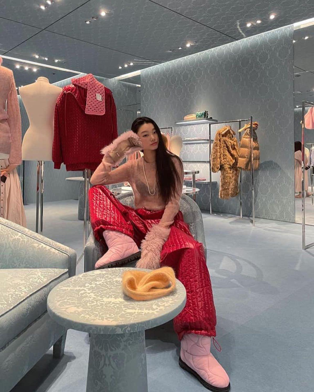 모델의 바지핏@배윤영👖🖤 이미지4