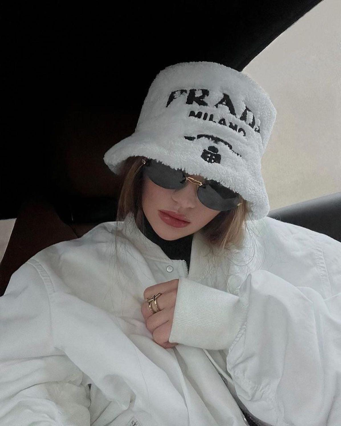 로고만으로 트렌디하게🕶🖤 이미지