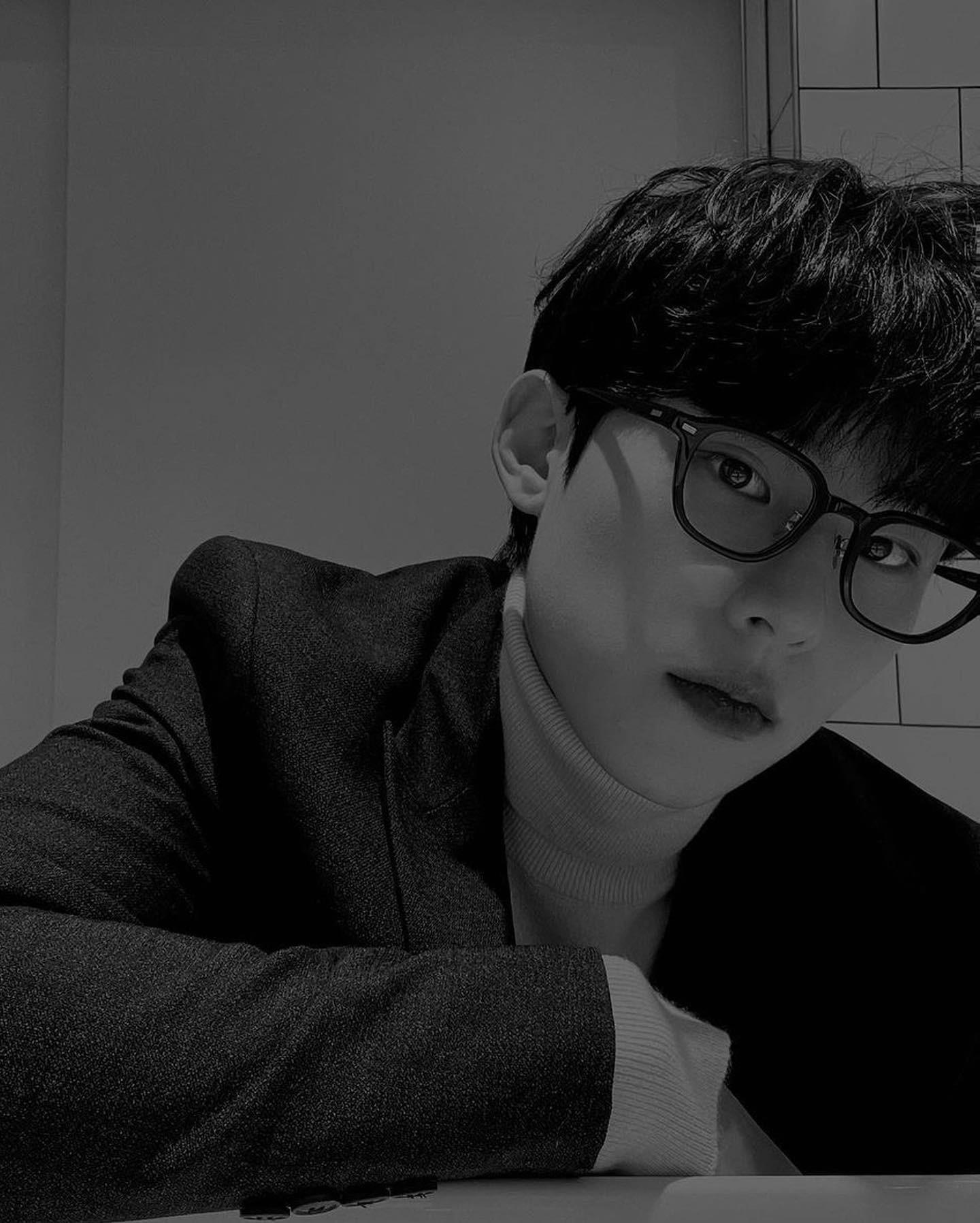 서브병 유발 남친룩🖤🤍@김성철 이미지2