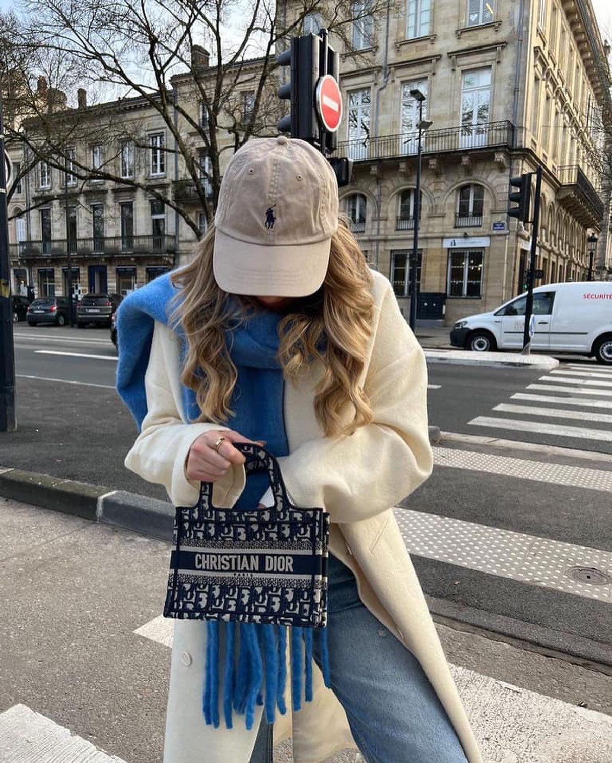 머플러로 포인트 주기🧣💙 이미지