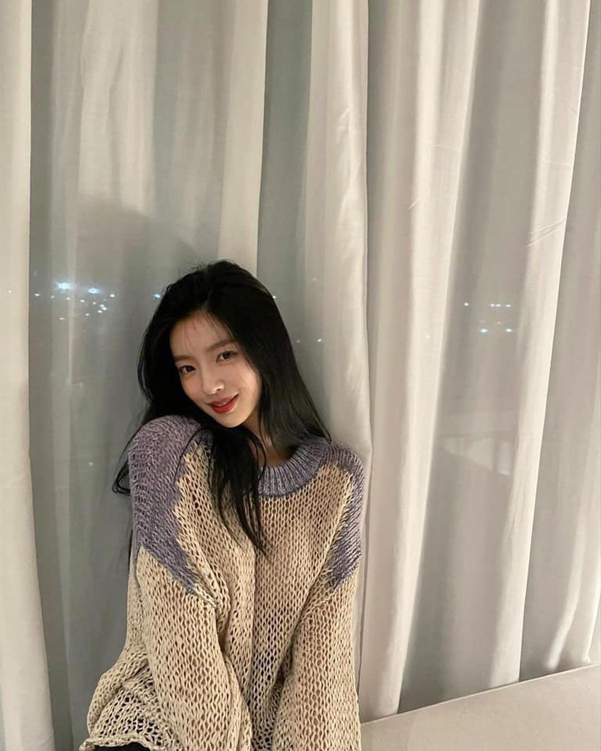 홍지윤 세련 아웃핏 모음🤎💜 이미지5