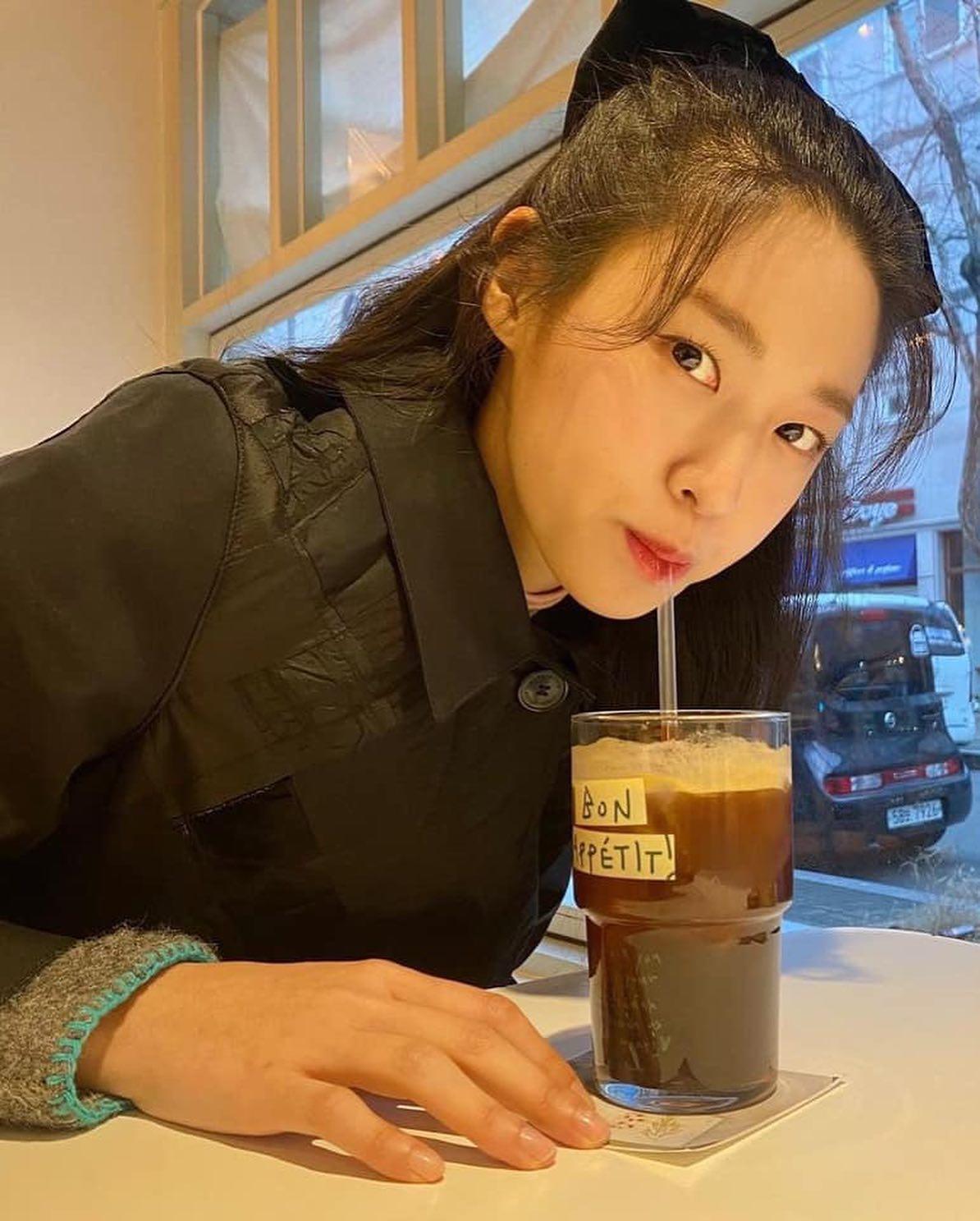 여전한 수수 미모@설현💙🖤 이미지1