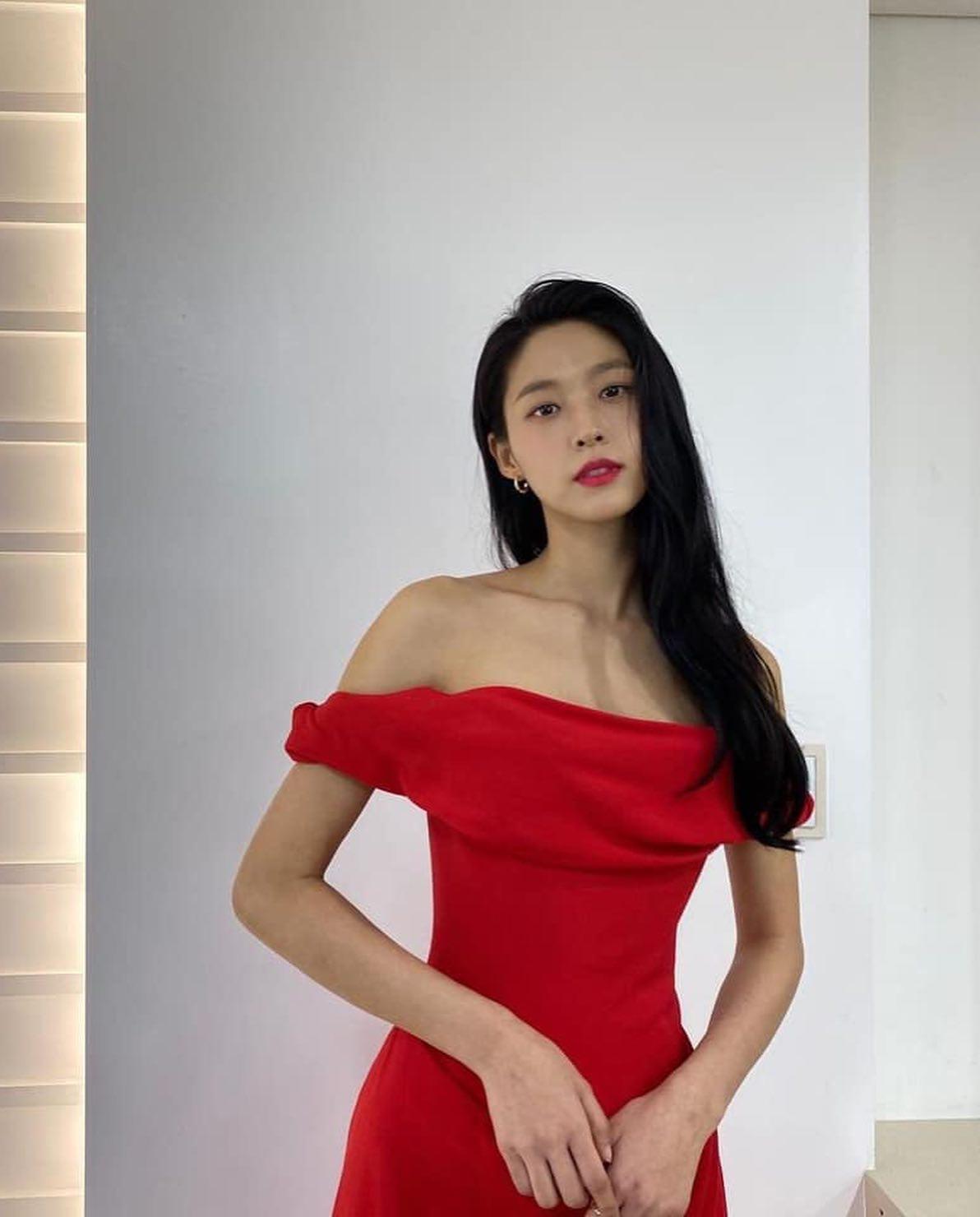 여전한 수수 미모@설현💙🖤 이미지4