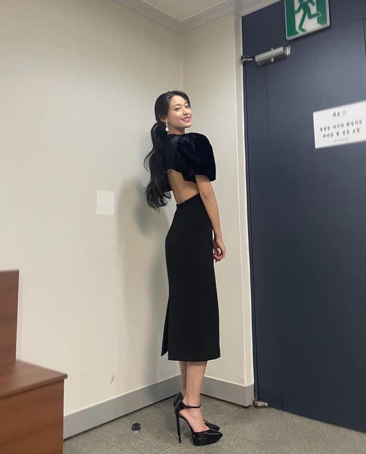 여전한 수수 미모@설현💙🖤 이미지6