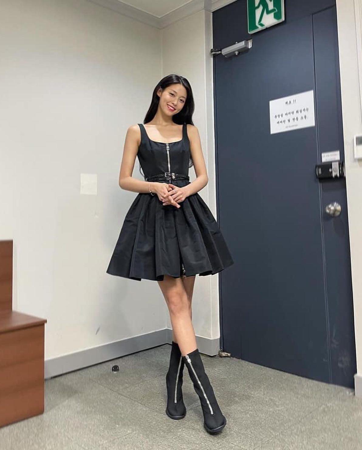 여전한 수수 미모@설현💙🖤 이미지7