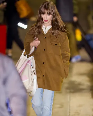 파리에 간 에밀리🇫🇷❤가방 센스!
릴리 콜린스의 롱샴 이니셜백 & 그물백👜📸@예뻐 #광고 이미지