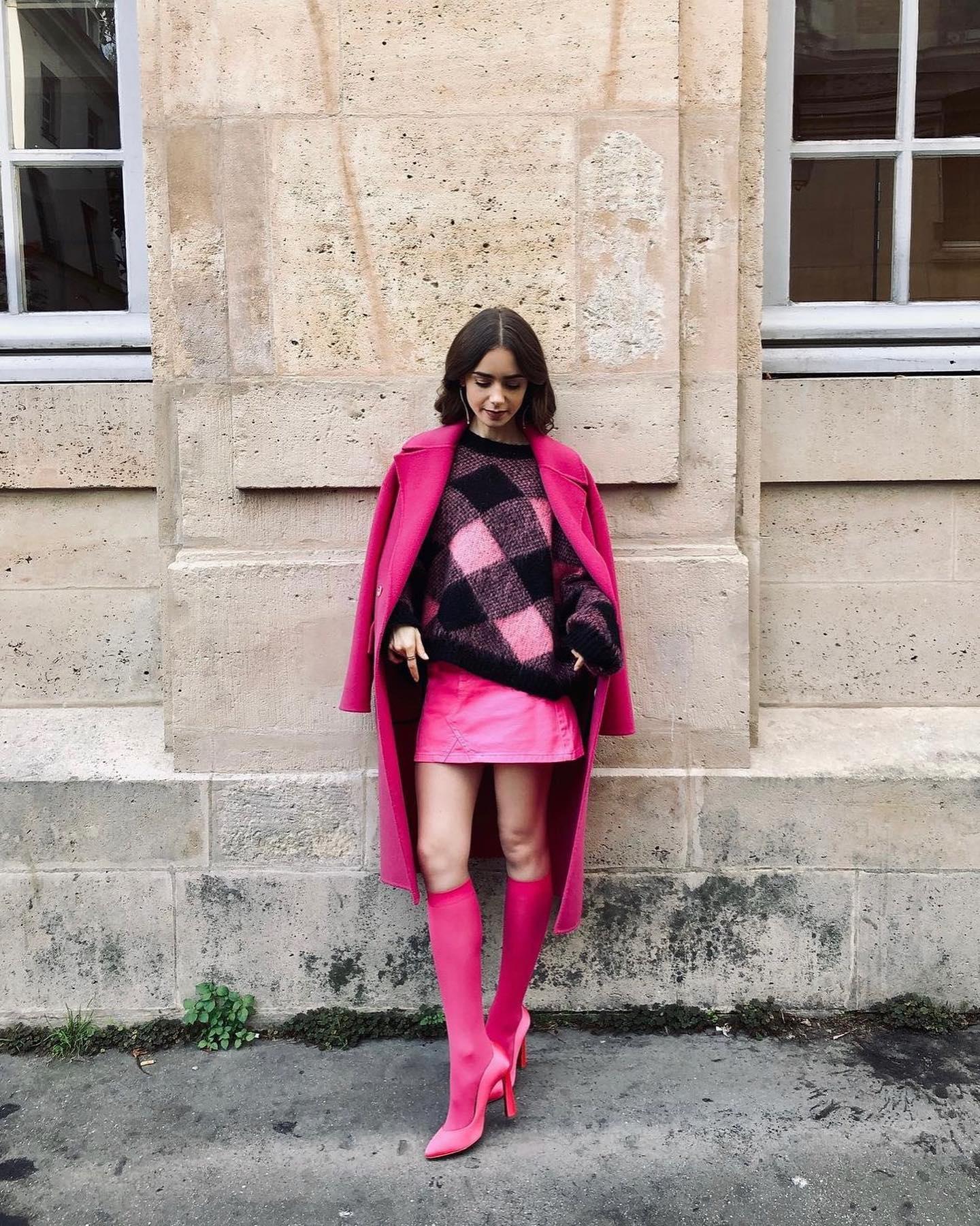 파리에 간 에밀리🇫🇷❤가방 센스!
릴리 콜린스의 롱샴 이니셜백 & 그물백👜📸@예뻐 #광고 이미지5