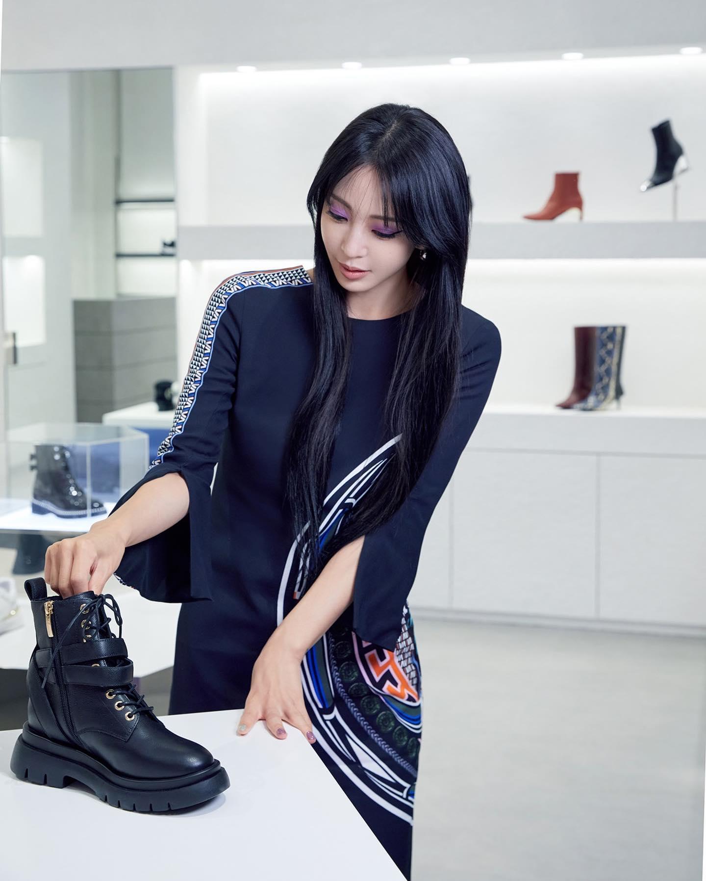 슈콤마보니 뮤즈❤️🖤@예슬언니
크리스마스 슈즈 쇼핑가이드🎁🎄컴뱃부츠 참고해! #광고 이미지5