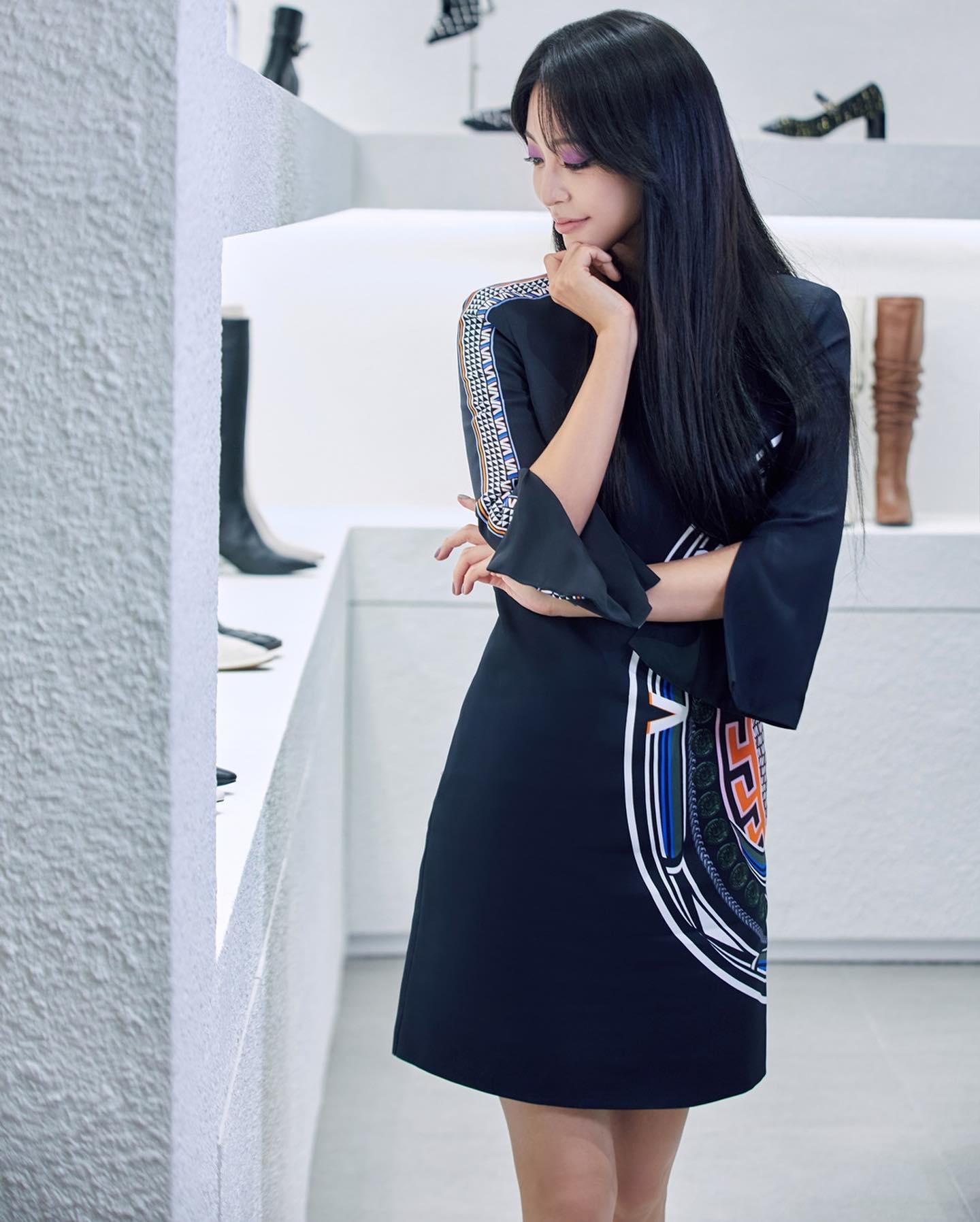 슈콤마보니 뮤즈❤️🖤@예슬언니
크리스마스 슈즈 쇼핑가이드🎁🎄컴뱃부츠 참고해! #광고 이미지7