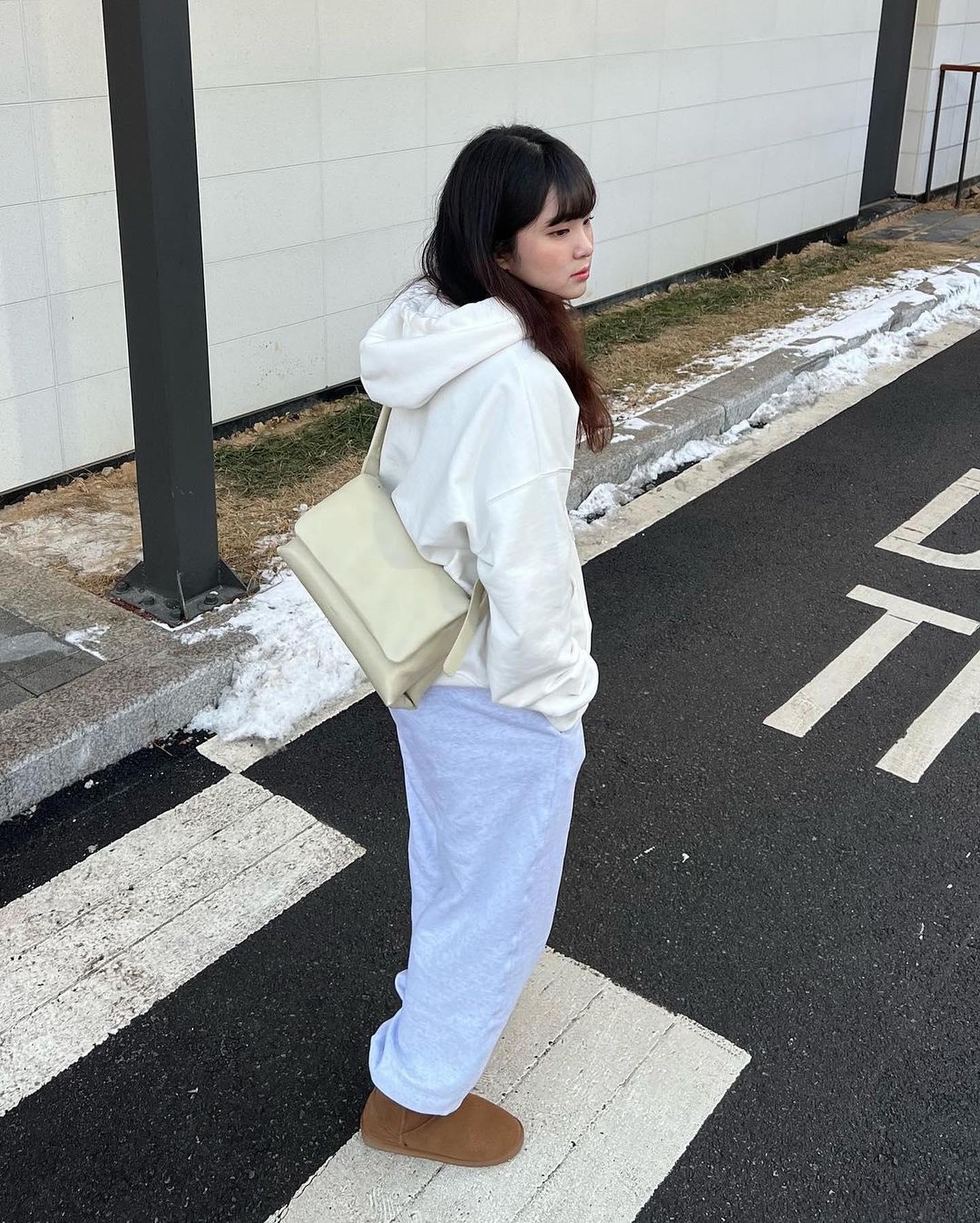 겨울엔 손 따뜻한🤎🤍@크로스백 이미지8