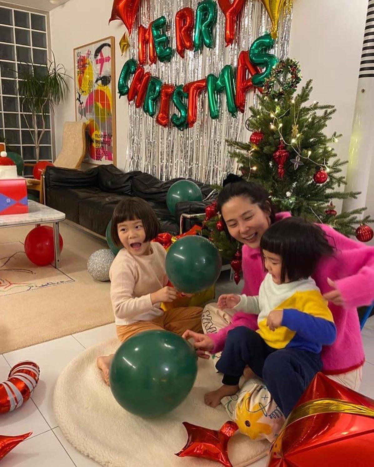 트리 앞 언니들@연말룩🎄❤️ 이미지6