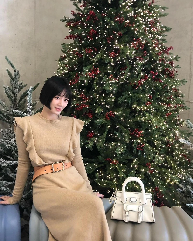 연말 예쁜 토트백🤎🤍@챙겨놓기
끌로에 이디스백 + 겨울룩 👜🎅🏼 언니들 코디🎄 #광고 이미지1